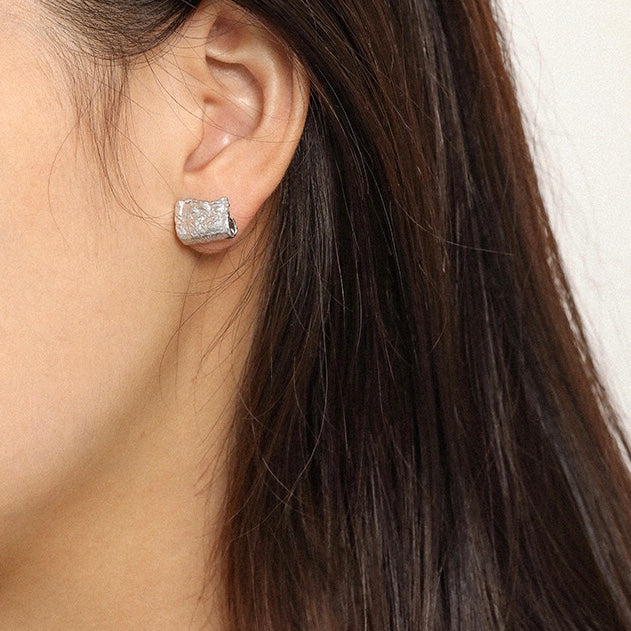 Asymmetric Fringe Studs